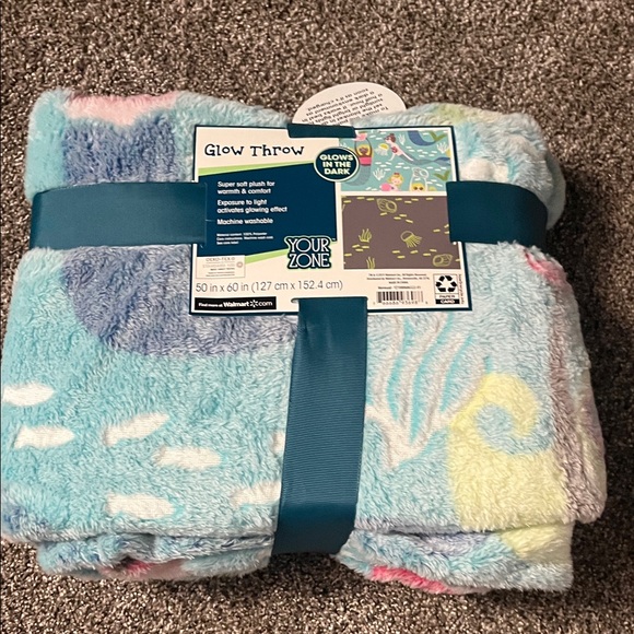 Other - Glow Throw Blanket - Blue and Yellow brand new